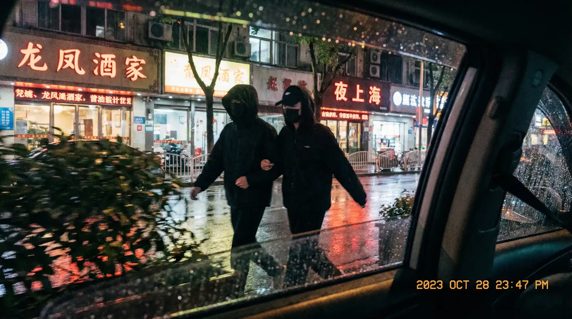 喜爱夜蒲高清下载 - 顶流明星深夜密会现场抓拍照片
